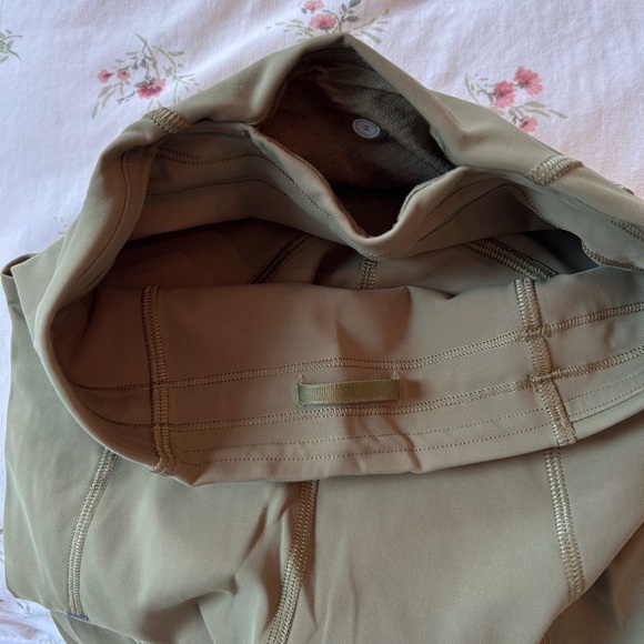 Lululemon Olive Green High-Waisted Leggings with Pockets - Picture 5 of 5